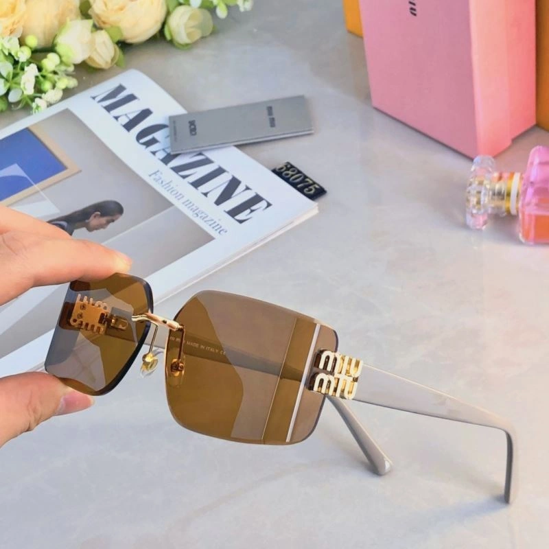 Refined Miu Miu Sunglasses 281369