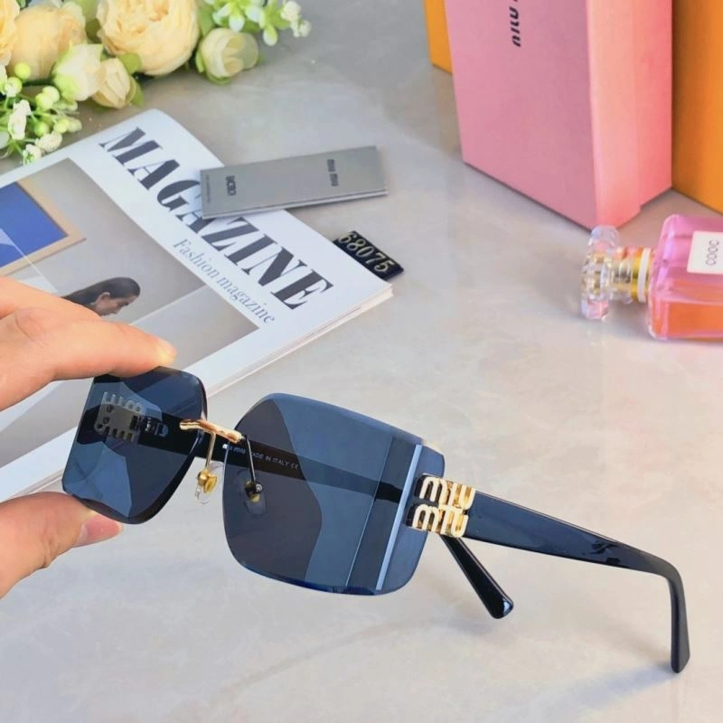 Refined Miu Miu Sunglasses 281369