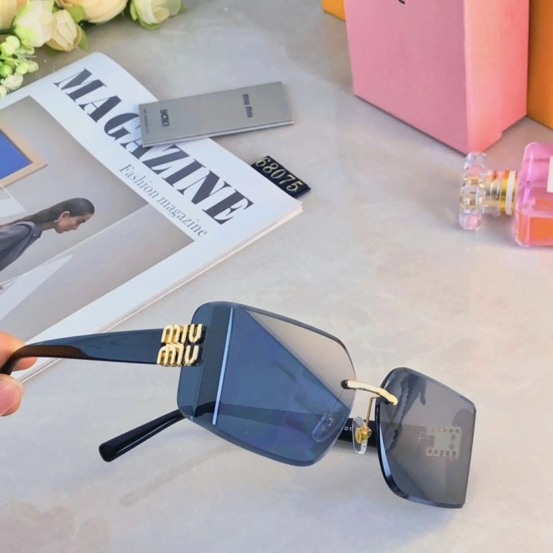 Refined Miu Miu Sunglasses 281369