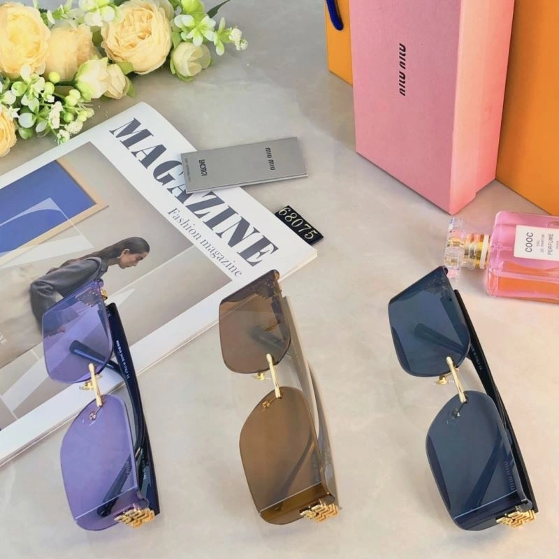 Refined Miu Miu Sunglasses 281369
