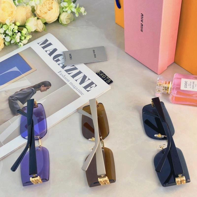 Refined Miu Miu Sunglasses 281369