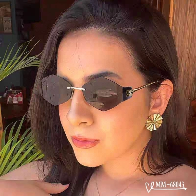 Miu Miu Sunglasses EasyMatch 281347