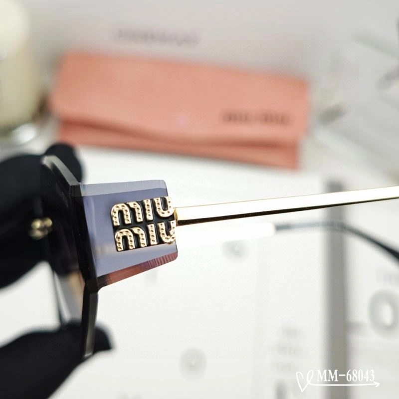 Miu Miu Sunglasses EasyMatch 281347