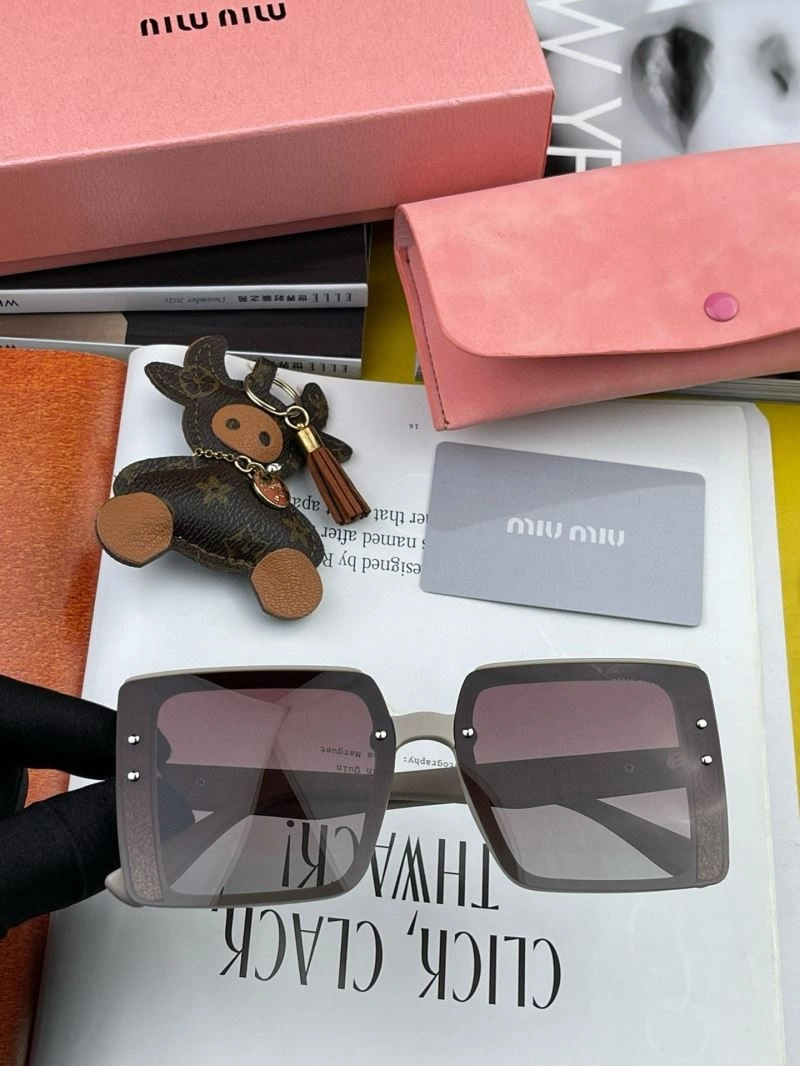 Miu Miu Sunglasses Bold 281520