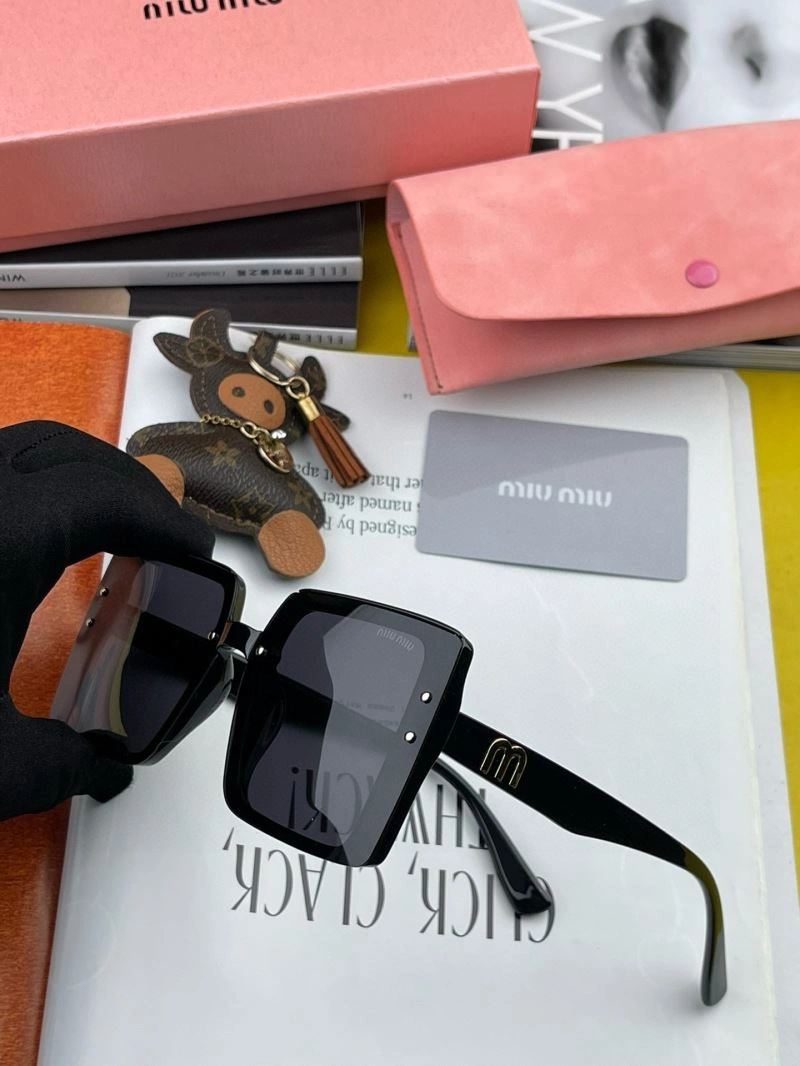 Miu Miu Sunglasses Bold 281520