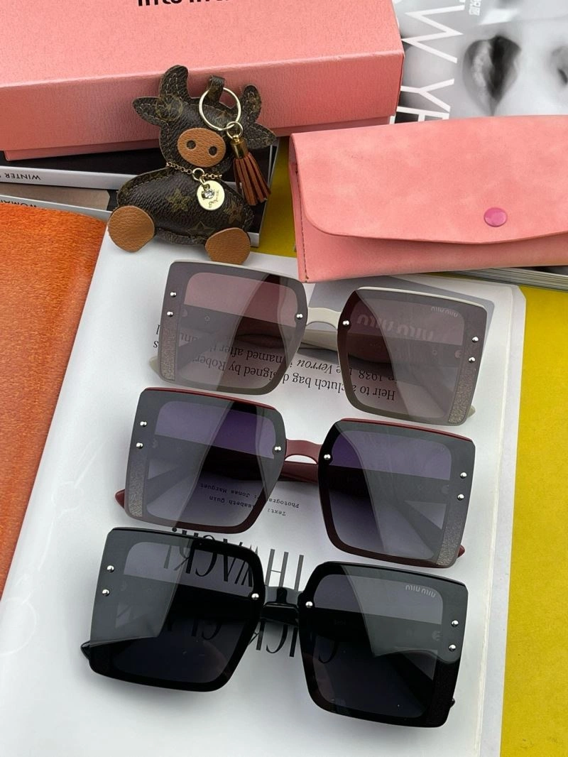 Miu Miu Sunglasses Bold 281520