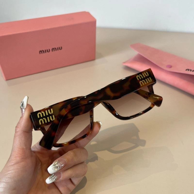 Miu Miu Sunglasses Comfortable 281517