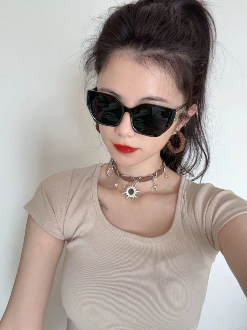 Miu Miu Sunglasses Elegant 281536