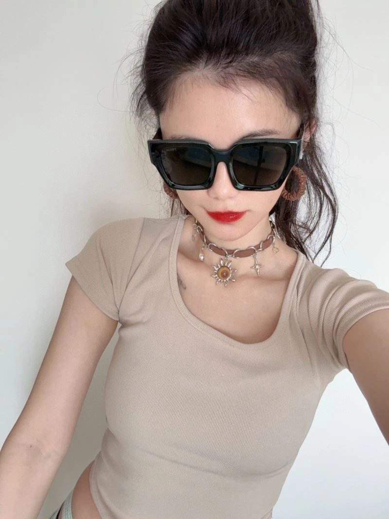 Miu Miu Sunglasses Elegant 281536