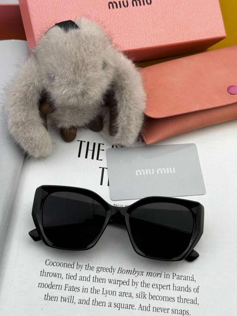 Miu Miu Sunglasses Elegant 281536