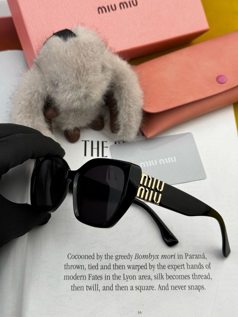 Miu Miu Sunglasses Elegant 281536