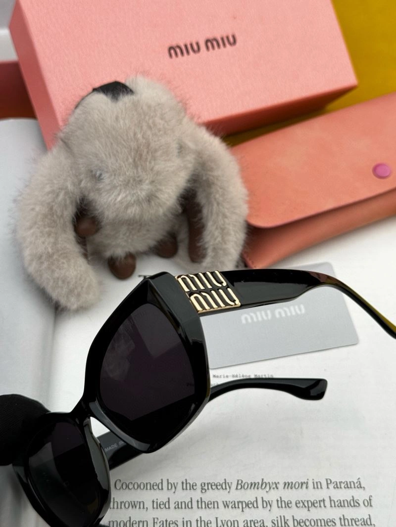 Miu Miu Sunglasses Elegant 281536