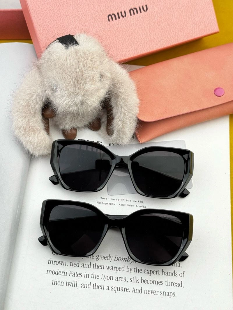 Miu Miu Sunglasses Elegant 281536