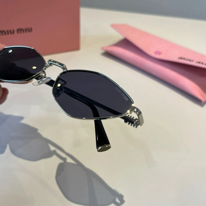 Miu Miu Sunglasses EasyCare 281537