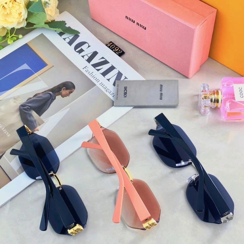 Miu Miu Sunglasses Minimalist 281542