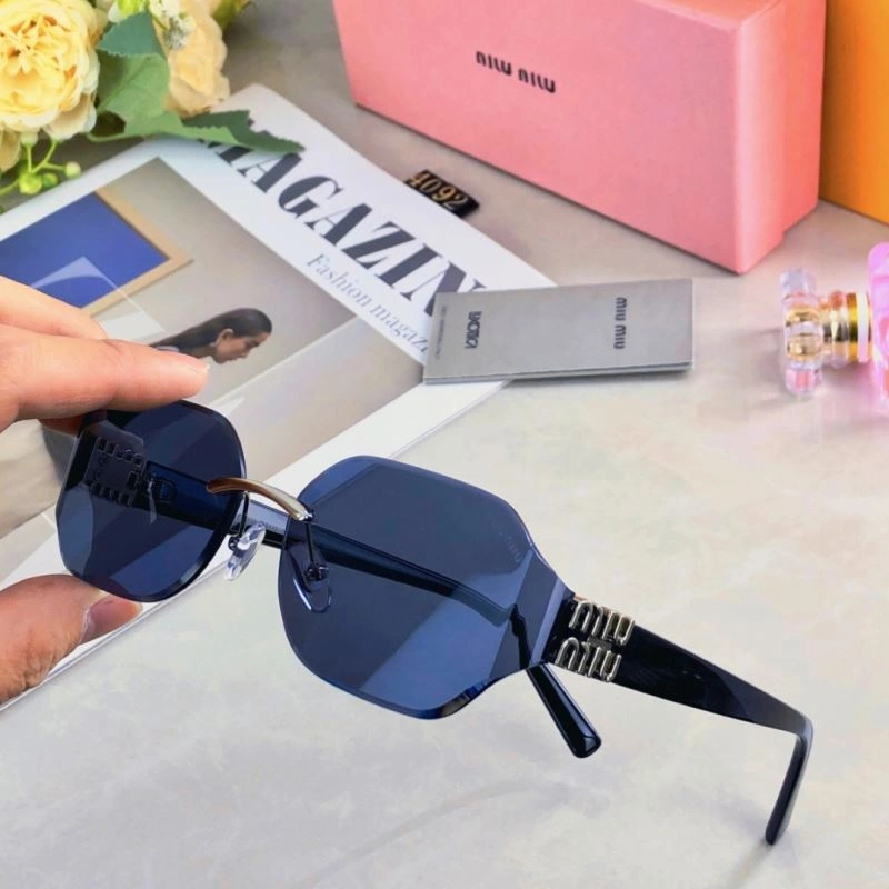Miu Miu Sunglasses Minimalist 281542