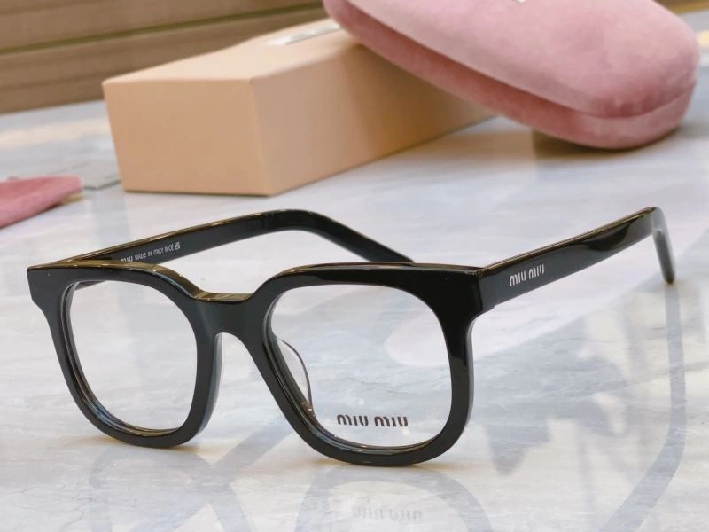 Miu Miu Sunglasses Lightweight 281546