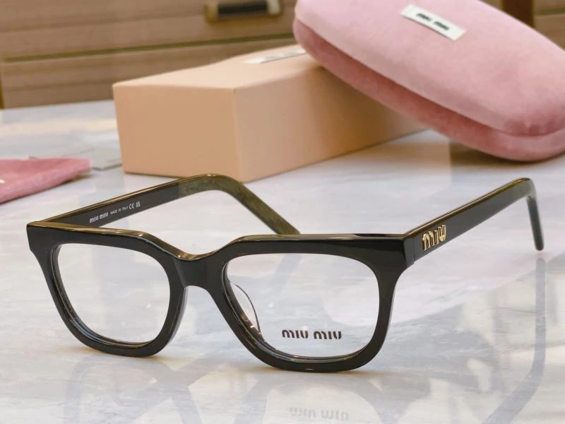 Sleek Miu Miu Sunglasses 281524
