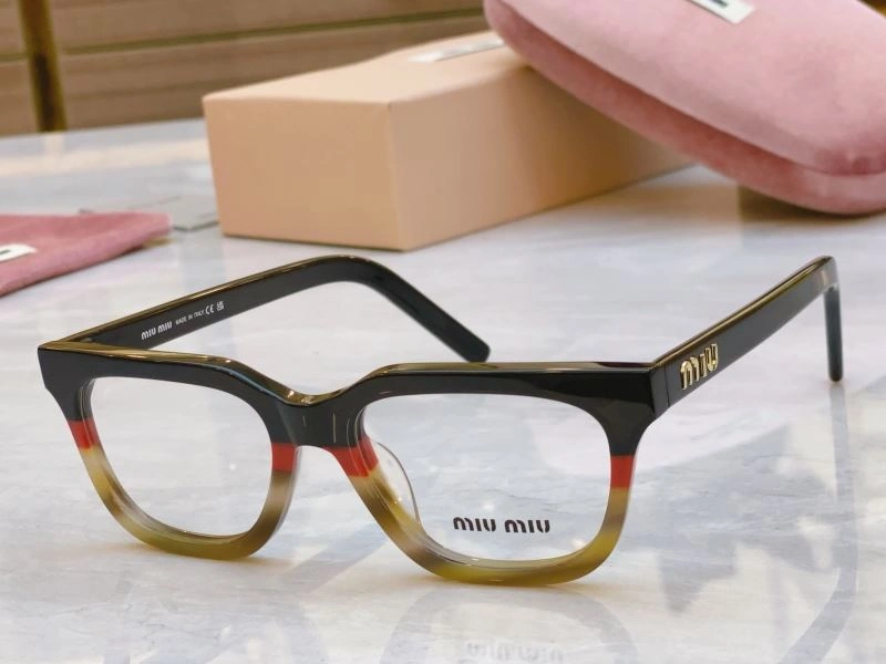 Sleek Miu Miu Sunglasses 281524