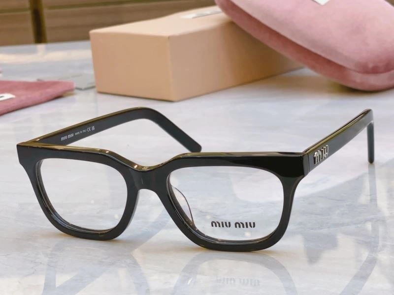 Sleek Miu Miu Sunglasses 281524