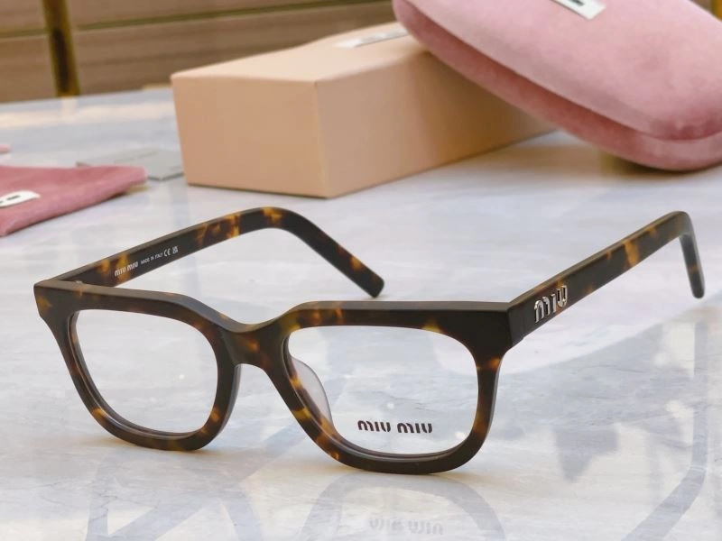 Sleek Miu Miu Sunglasses 281524