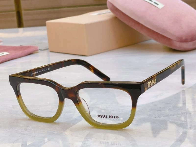 Sleek Miu Miu Sunglasses 281524