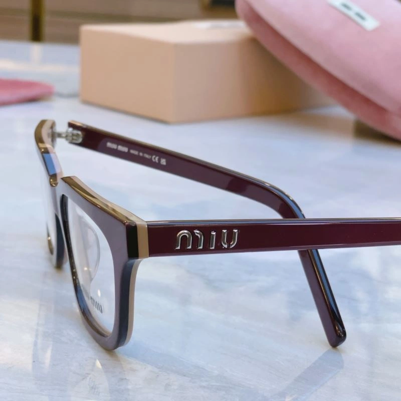 Sleek Miu Miu Sunglasses 281524