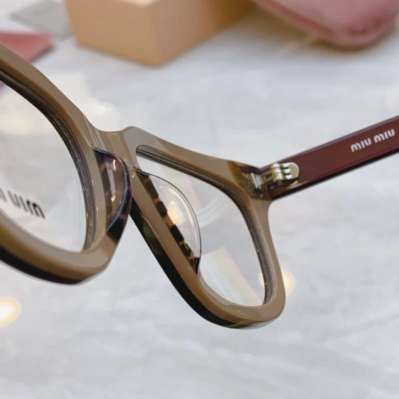 Sleek Miu Miu Sunglasses 281524