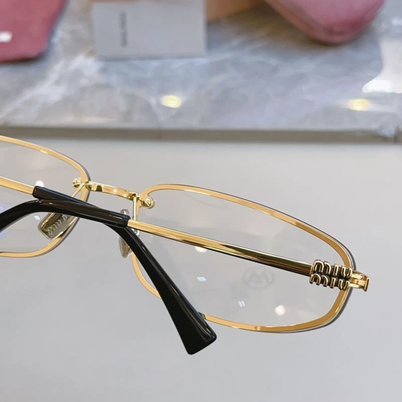 Functional Miu Miu Sunglasses 281516