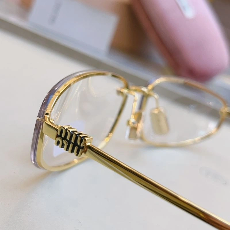 Functional Miu Miu Sunglasses 281516
