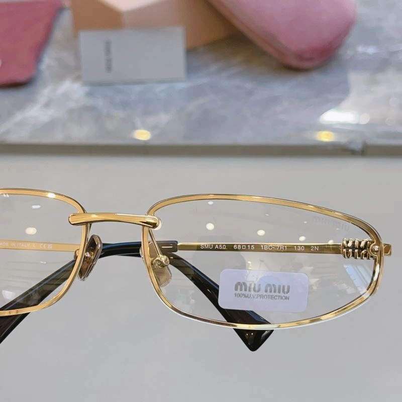 Functional Miu Miu Sunglasses 281516