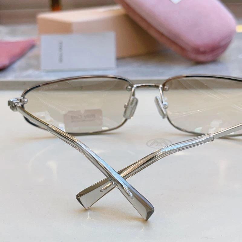 Miu Miu Sunglasses Sleek 281514