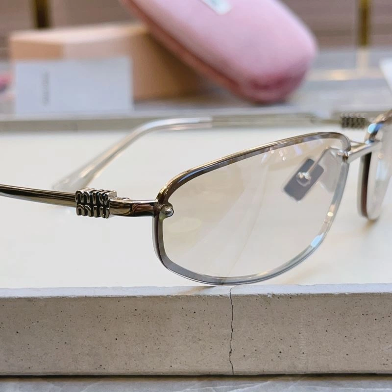 Miu Miu Sunglasses Sleek 281514