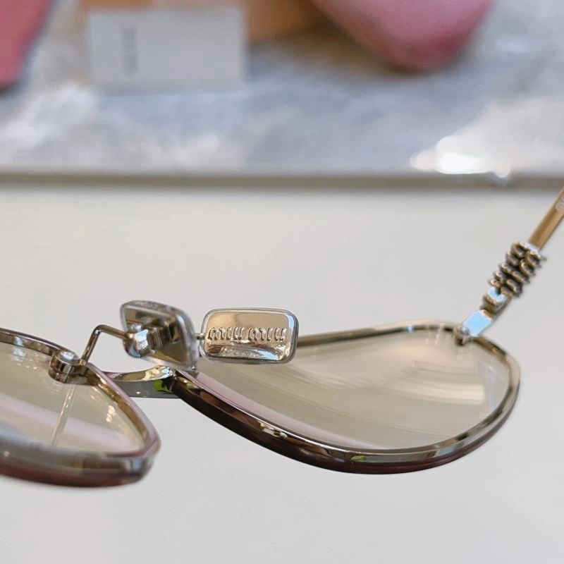 Miu Miu Sunglasses Sleek 281514