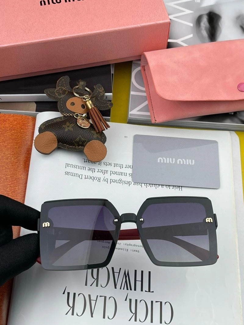 Unisex Miu Miu Sunglasses 281512