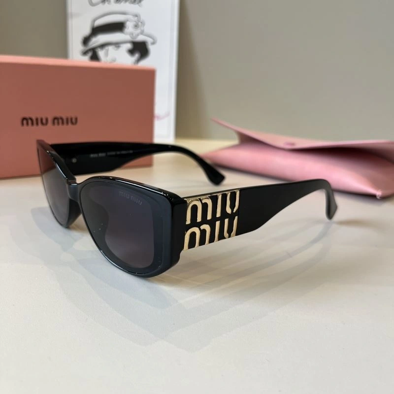 Miu Miu Sunglasses Chic 281500