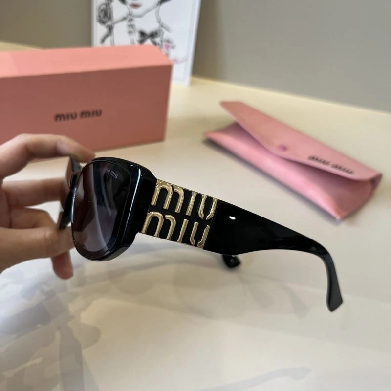 Miu Miu Sunglasses Chic 281500