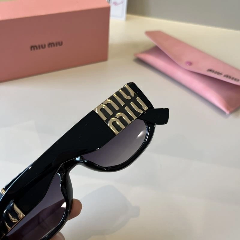 Miu Miu Sunglasses Chic 281500