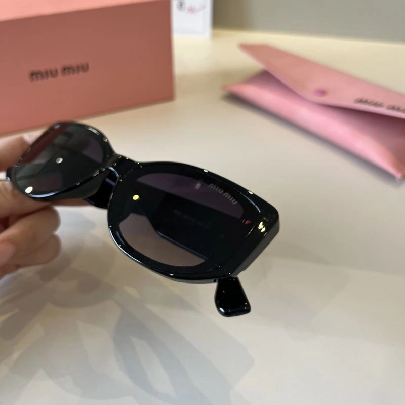 Miu Miu Sunglasses Chic 281500