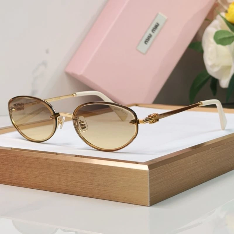 Casual Miu Miu Sunglasses 281698
