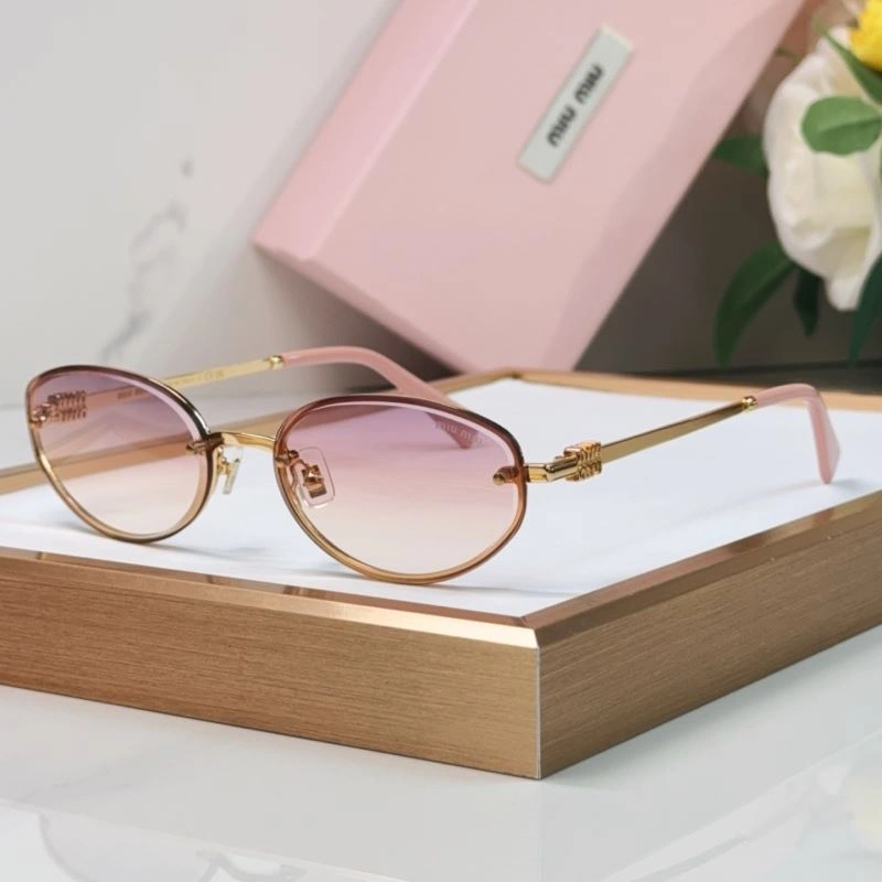 Casual Miu Miu Sunglasses 281698