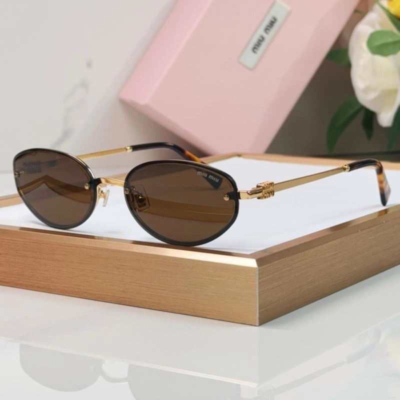 Casual Miu Miu Sunglasses 281698