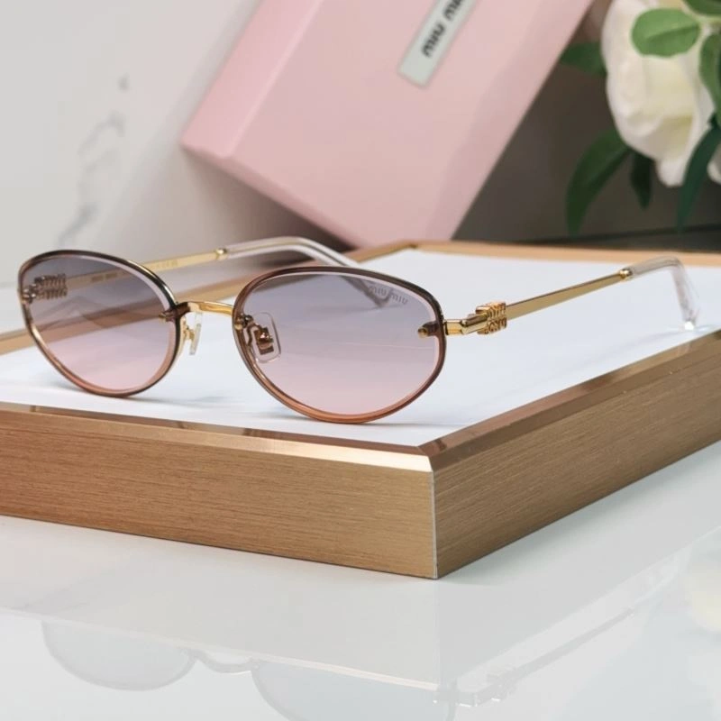 Casual Miu Miu Sunglasses 281698