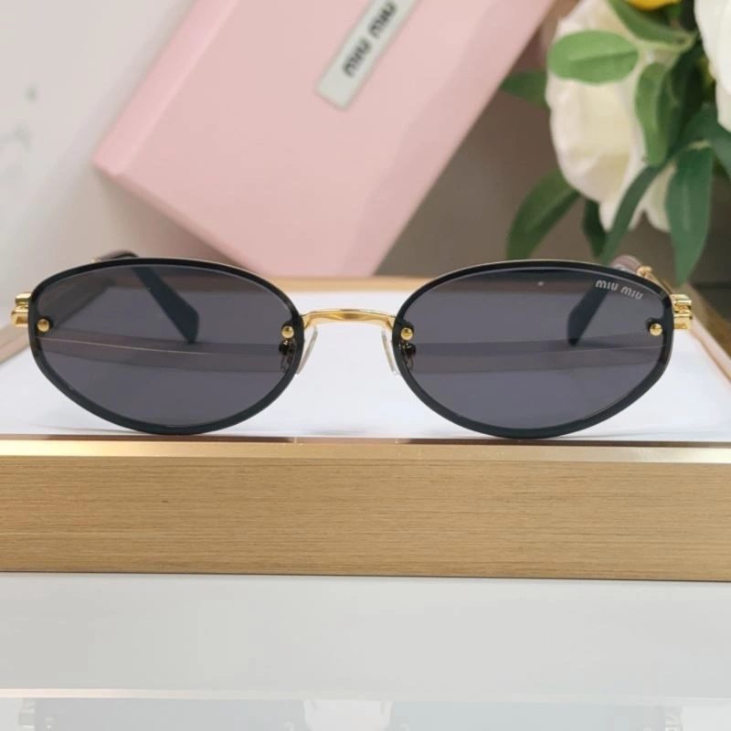 Casual Miu Miu Sunglasses 281698