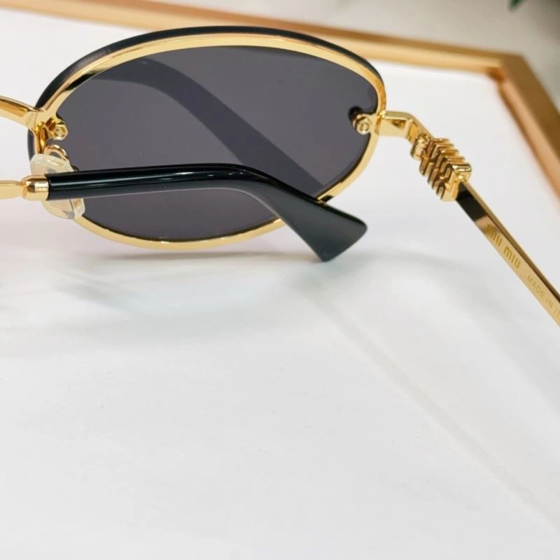 Casual Miu Miu Sunglasses 281698