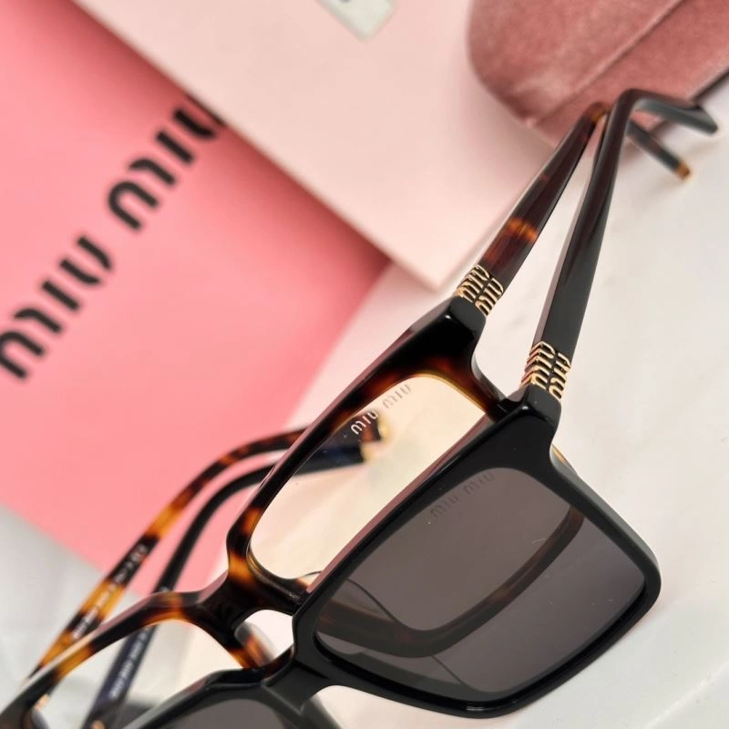 Miu Miu Sunglasses Effortless 281703