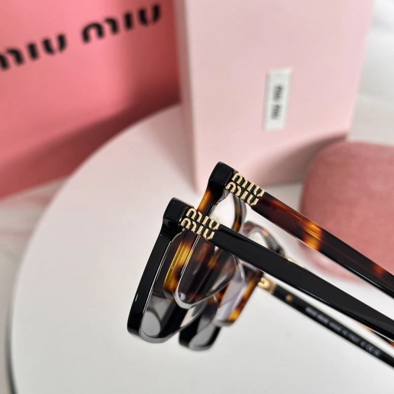 Miu Miu Sunglasses Effortless 281703