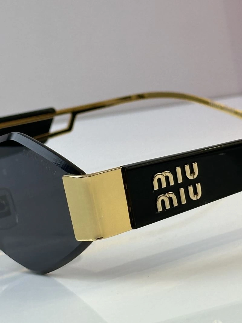Sporty Miu Miu Sunglasses 281687