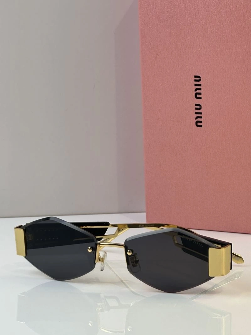 Sporty Miu Miu Sunglasses 281687