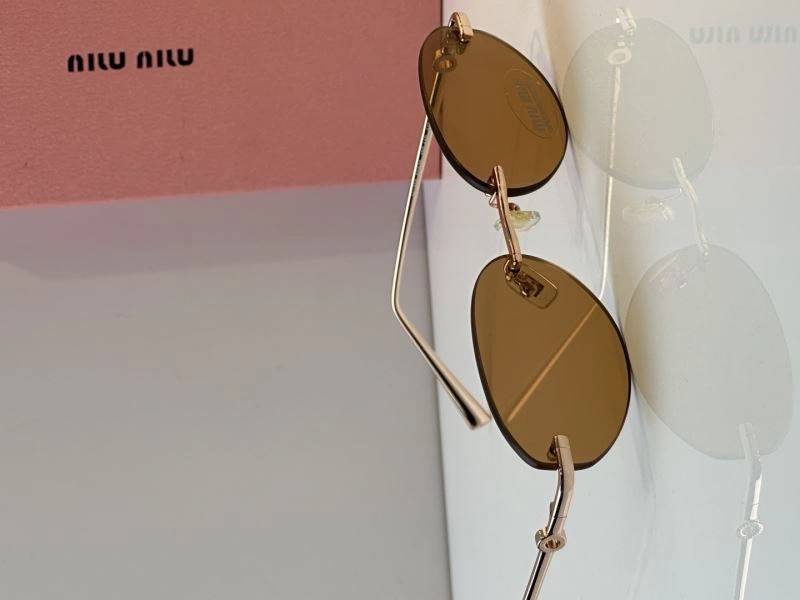 WellDesigned Miu Miu Sunglasses 281681